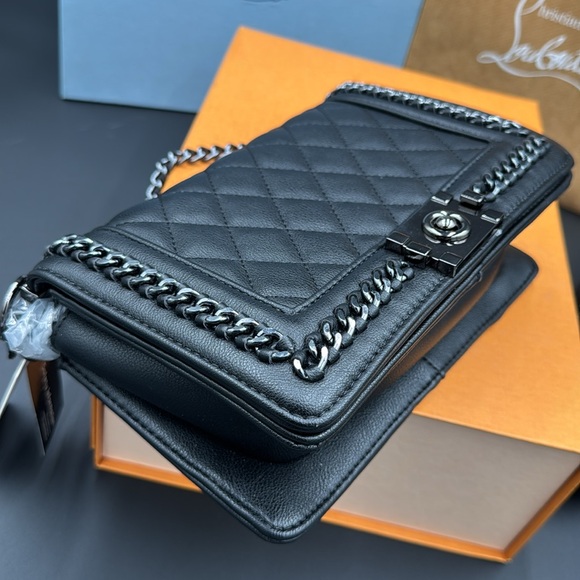 Black chain crossbody handbag - Picture 8 of 14